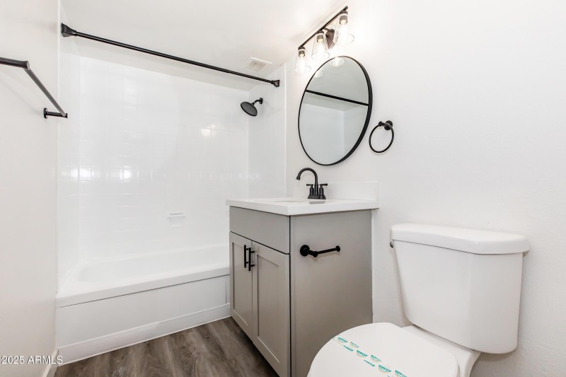 Redondo Studio Bath