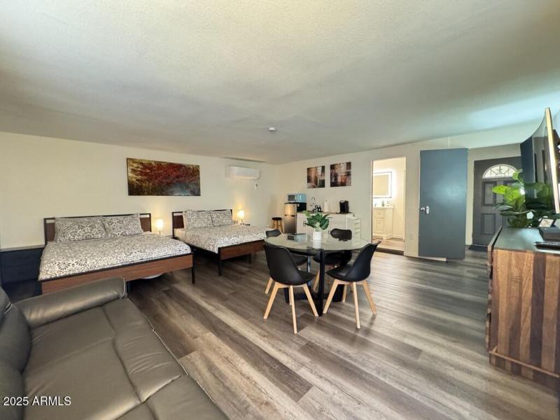 DA19C3F1-017E-442A-BB93-DB4BE4091B58_1_1