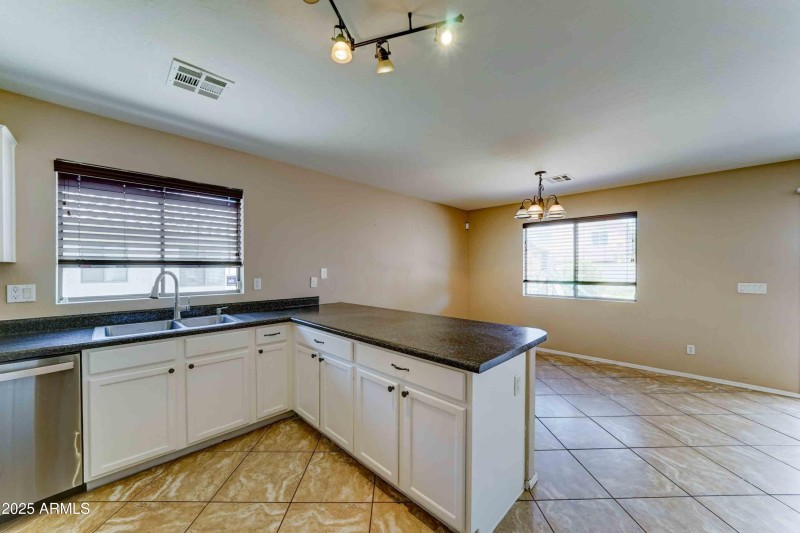 10524 W Pima St-9