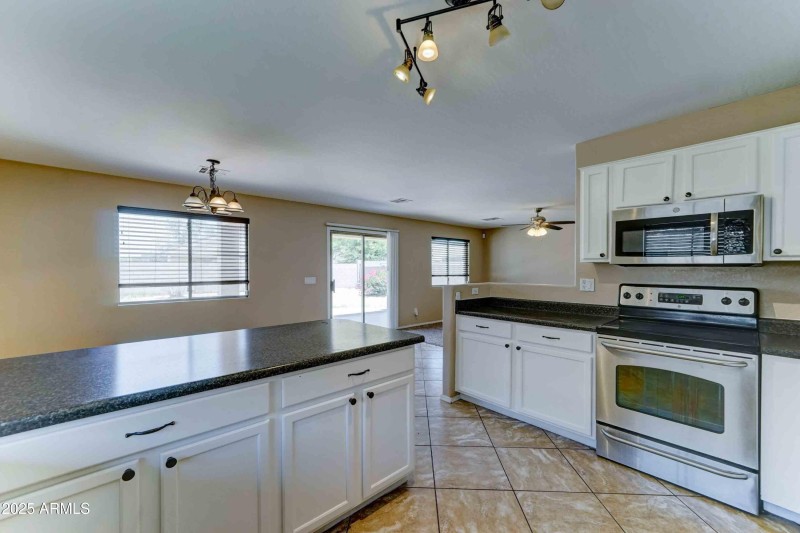10524 W Pima St-11