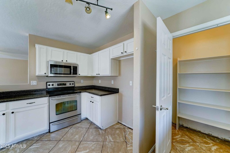 10524 W Pima St-12