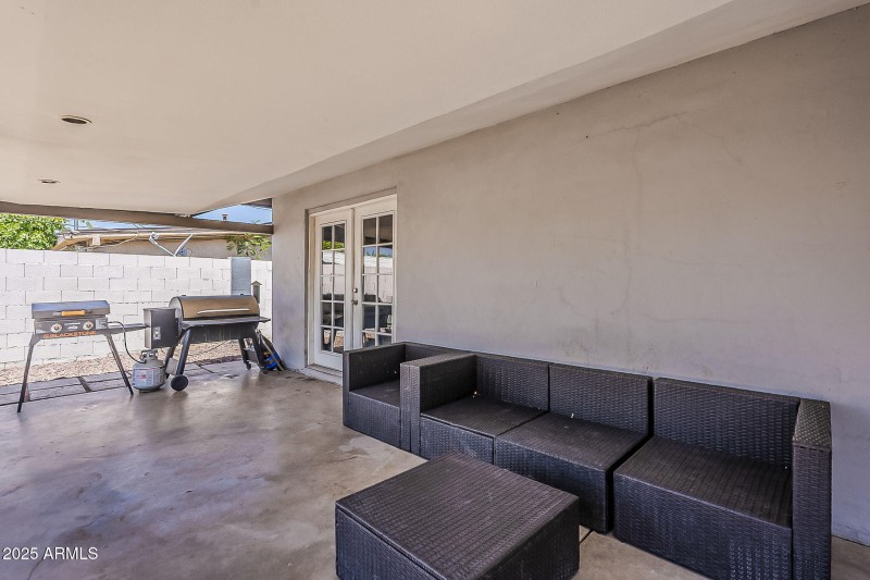 LARGE COVERED PATIO