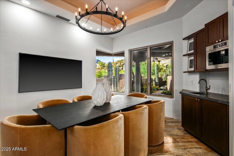 05-Dining Room Views