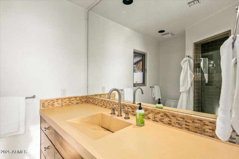 08-Ensuite 3 Bath