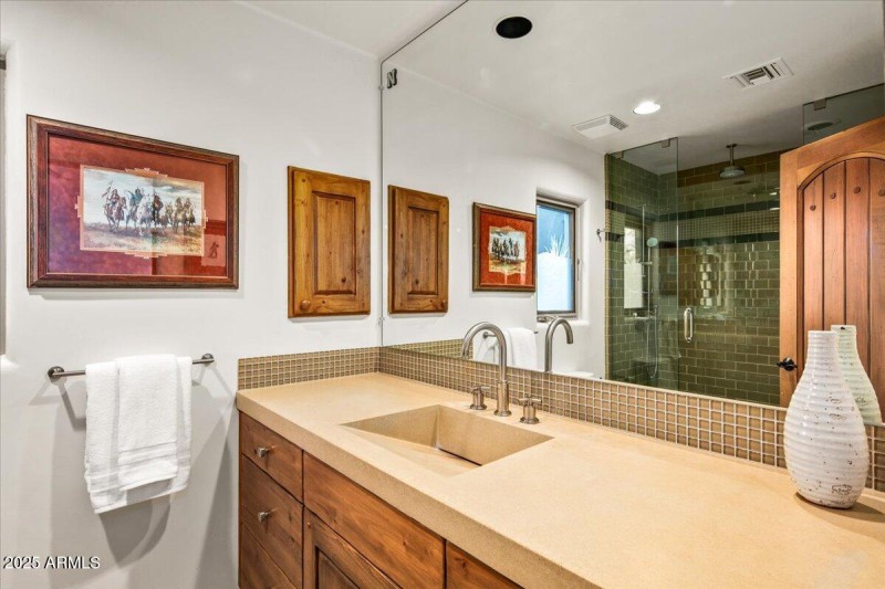 09-Ensuite Bath
