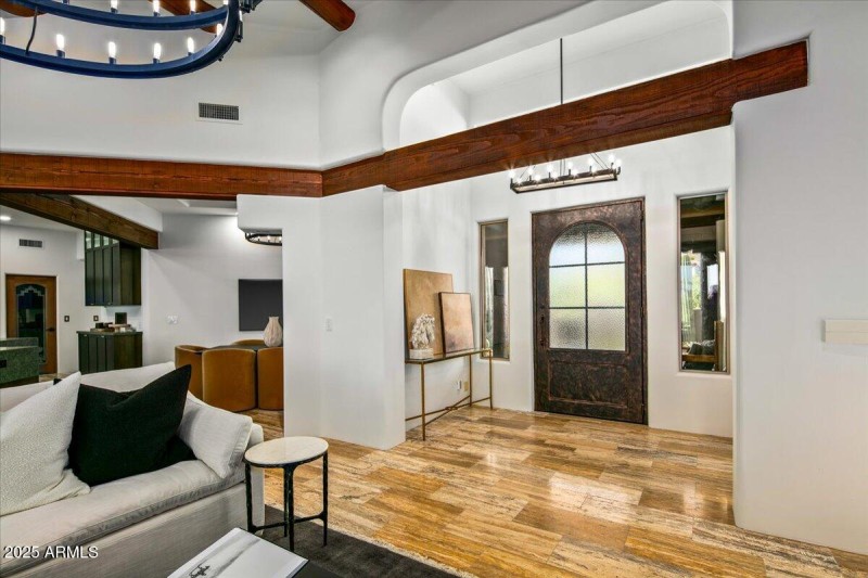10-Entry Way