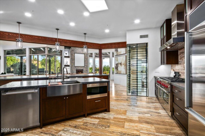 19-Luxury Kitchen