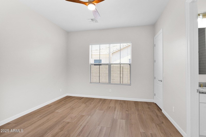 11-web-or-mls-P1234184