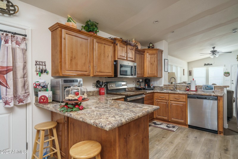 10) KITCHEN