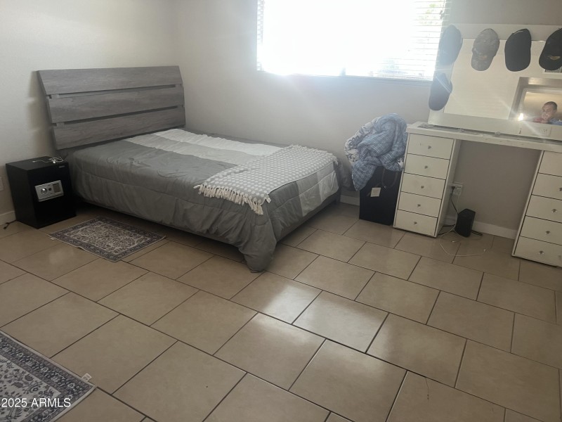 MASTER BED