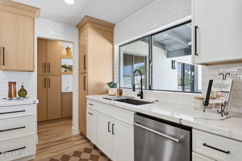 Kitchen & Pantry