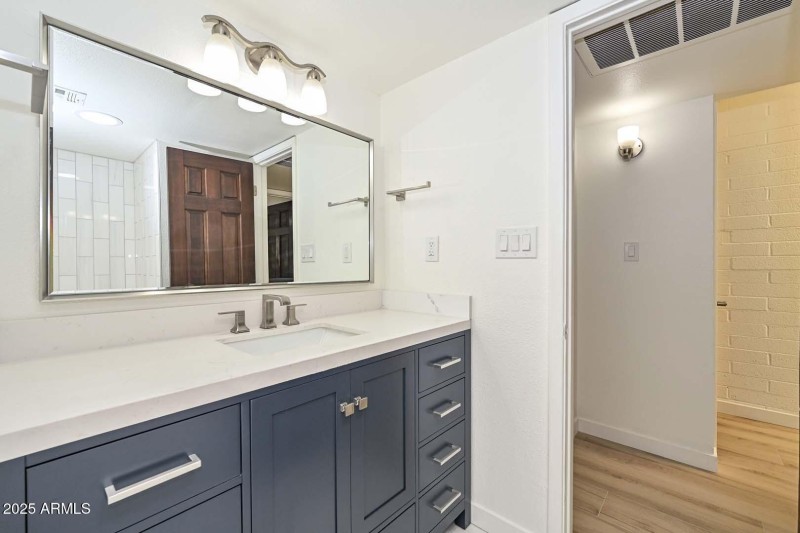 Hall Bath3