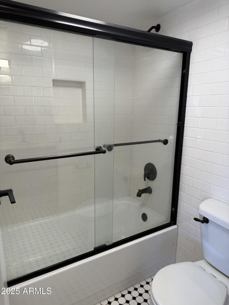 Primary Shower/Tub