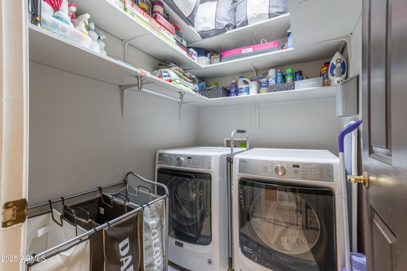 Large Laundry Room with Washer n Dryer