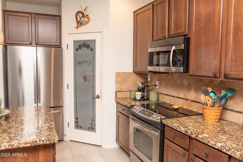 STAINLESS STEEL & GRANITE COUNTER TOPS