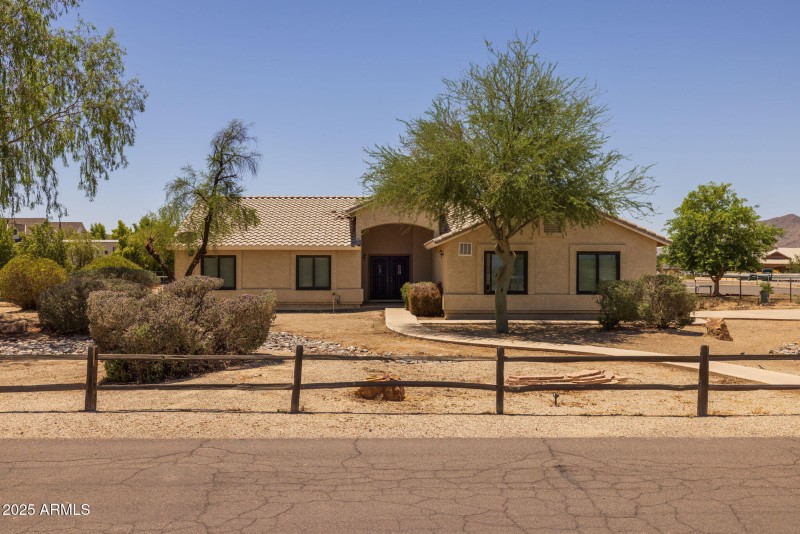 7-web-or-mls-22201 E Vallejo St-7