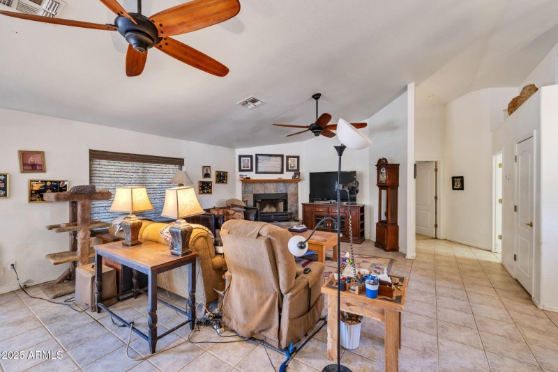 11-web-or-mls-22201 E Vallejo St, Queen