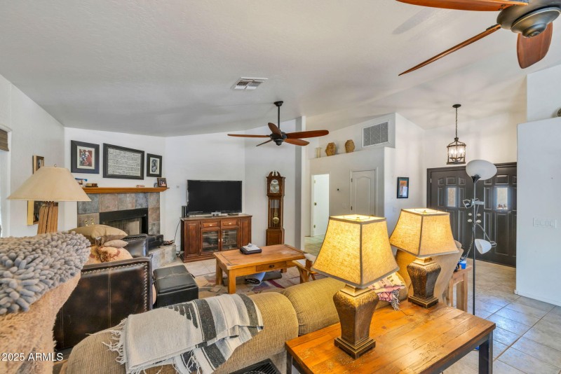 12-web-or-mls-22201 E Vallejo St, Queen