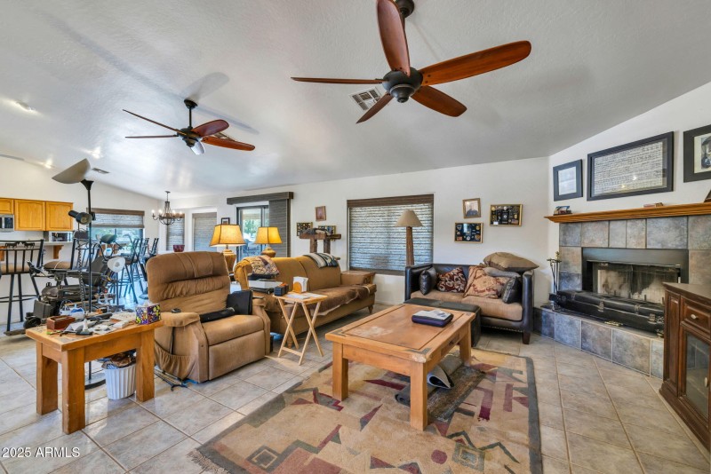 13-web-or-mls-22201 E Vallejo St, Queen