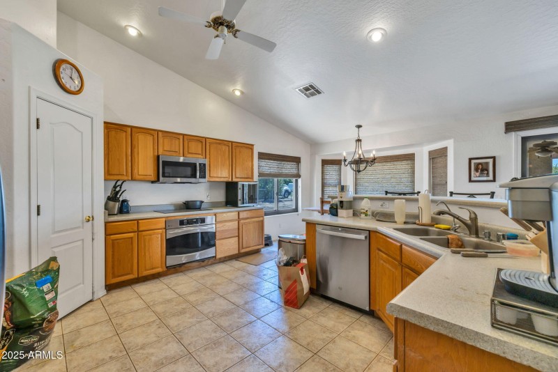 18-web-or-mls-22201 E Vallejo St, Queen