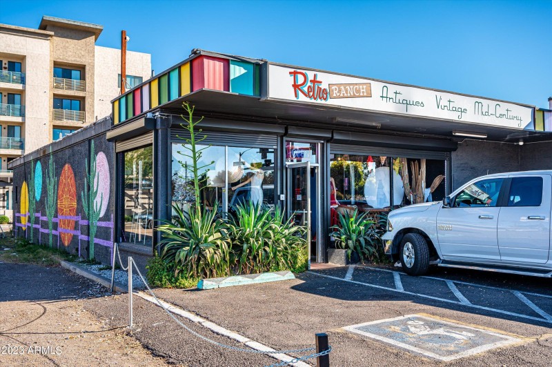 017_NEARBY AMENITIES