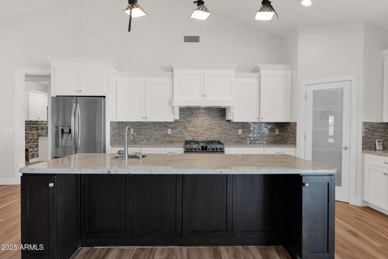 18-web-or-mls-P1234613