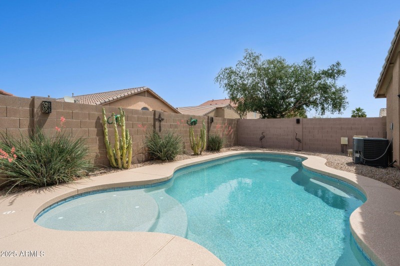30-web-or-mls-42076-colby-dr