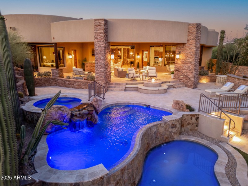 Resort Pool & Spa