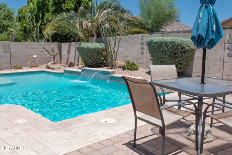 ENTERTAIN POOL SIDE