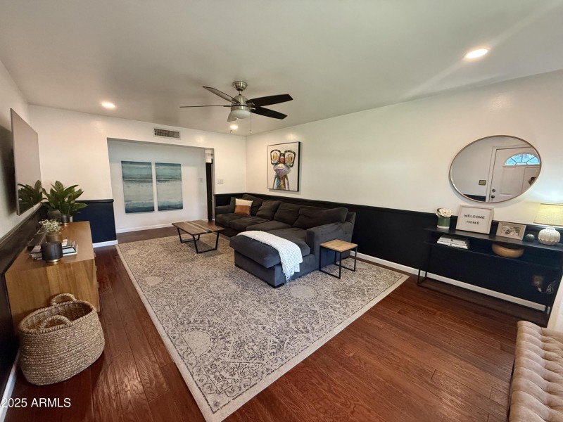 Living Room Pic 1