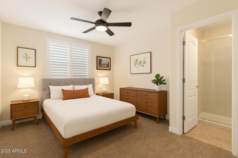 Downstairs bedroom w/ en-suite bath