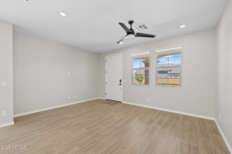 5)GREAT ROOM