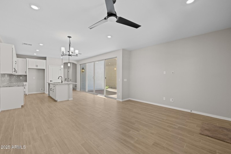 6)GREAT ROOM