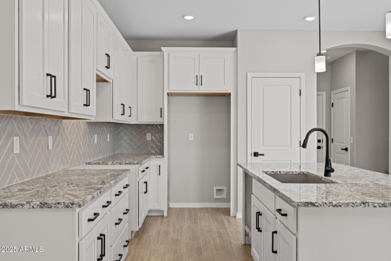 11)KITCHEN