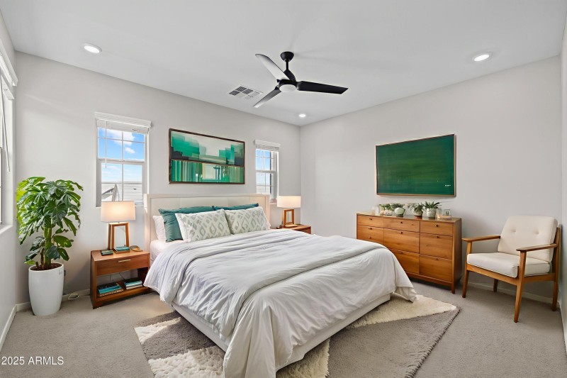 16)MASTER BED UP_
