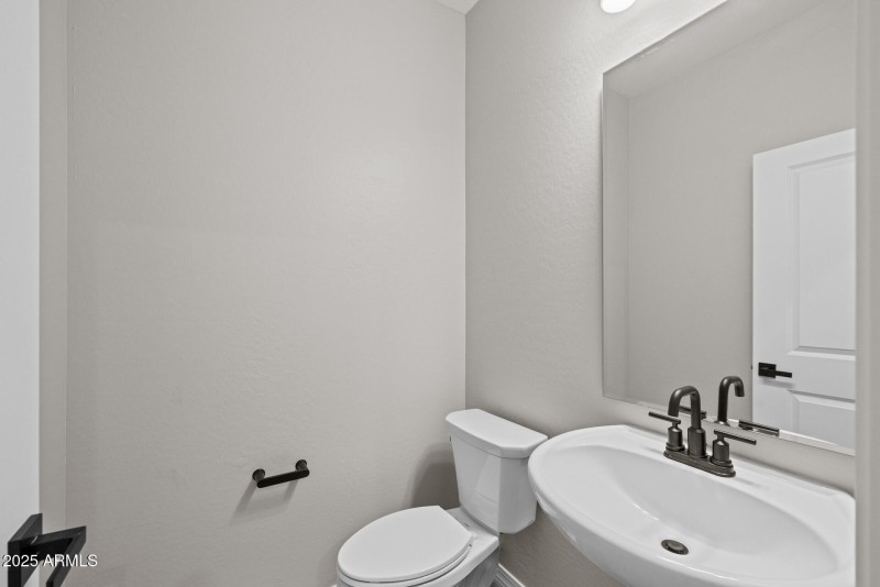 23)POWDER ROOM