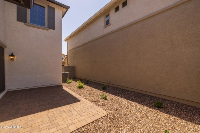 30)COURTYARD