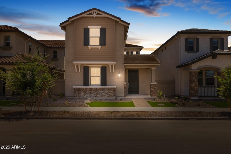 1)FRONT OF HOME_