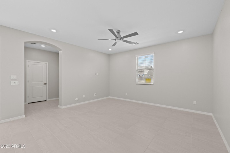6)GREAT ROOM