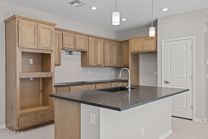 7)KITCHEN