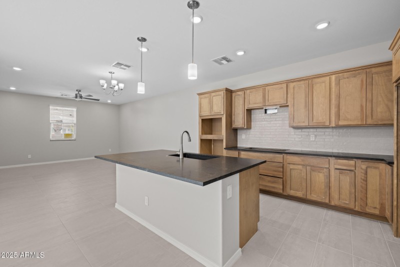 10)KITCHEN