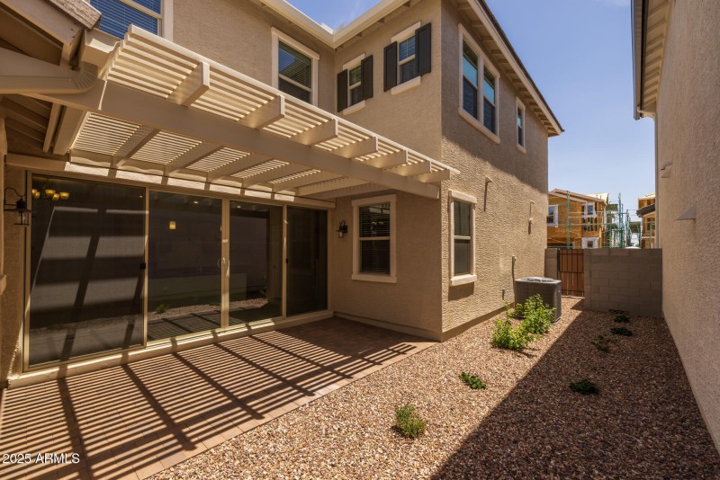 26)COURTYARD