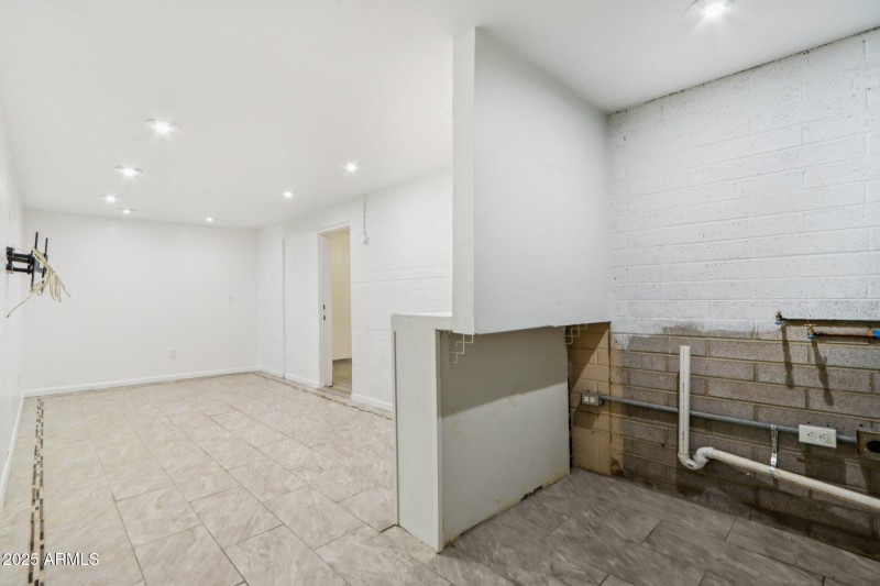 25-web-or-mls-N 16th St-2006-025