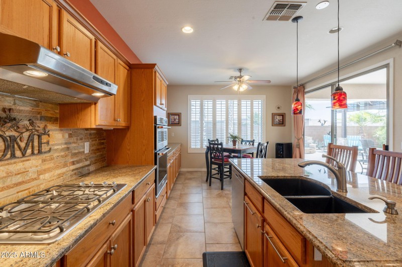 011 Kitchen 16781 W Northampton