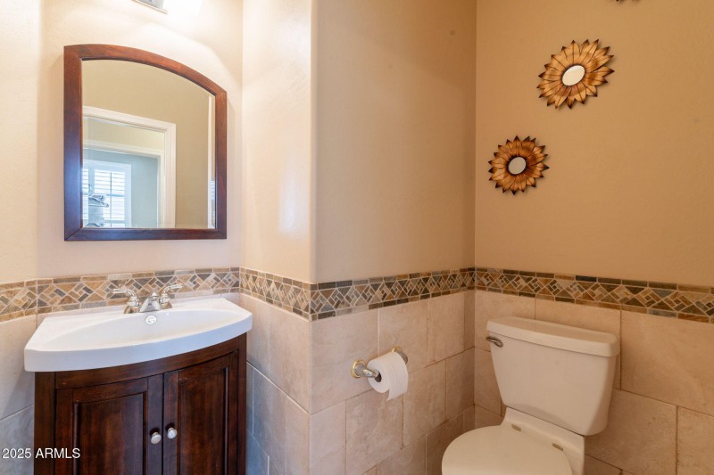 025 Powder Room16781 W Northampton