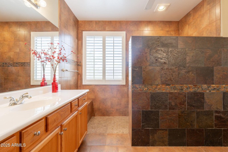 027 Primary Suite Roll in Shower 16781 W