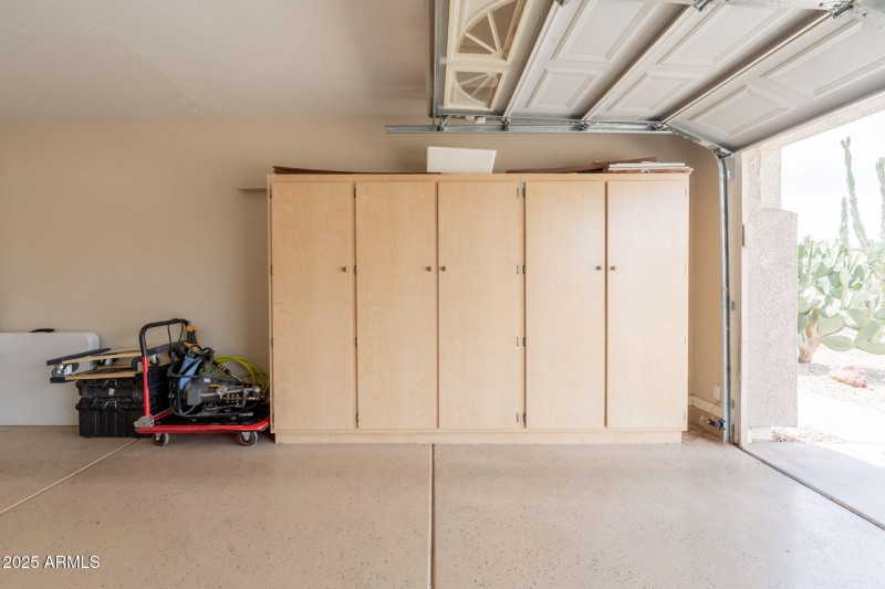 044 Garage 16781 W Northampton