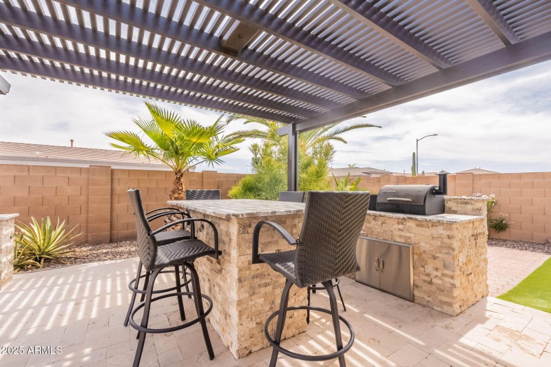 047 Outdoor Kitchen 16781 W Northampton