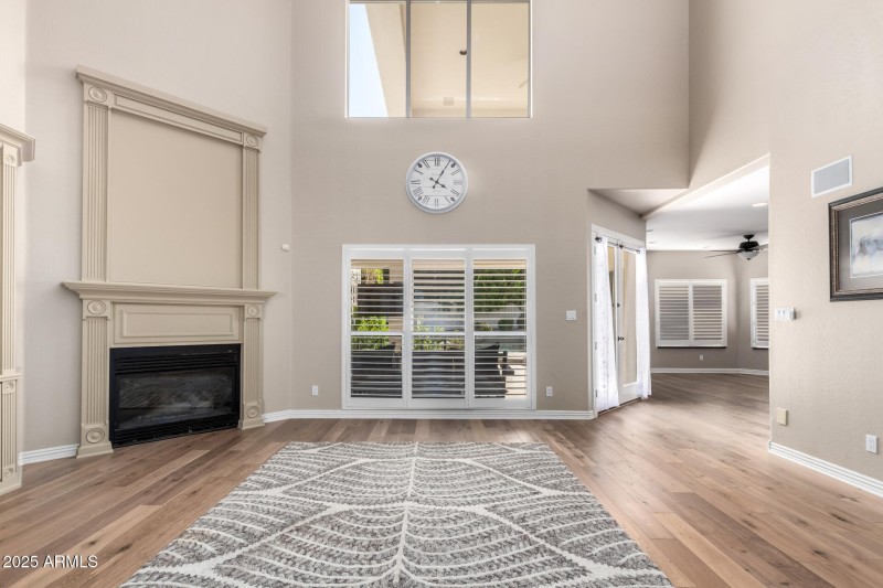 Family Room w/Firepalce