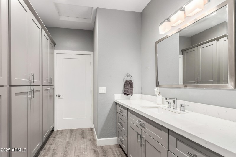 Guest House Full Bathroom